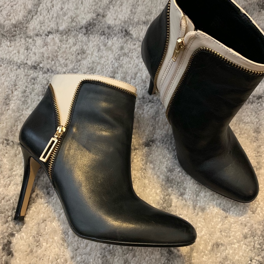 Banana Republic two tone ankle boot